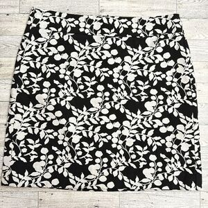 Ann Taylor Loft Petites Black & White Skirt Size 4P